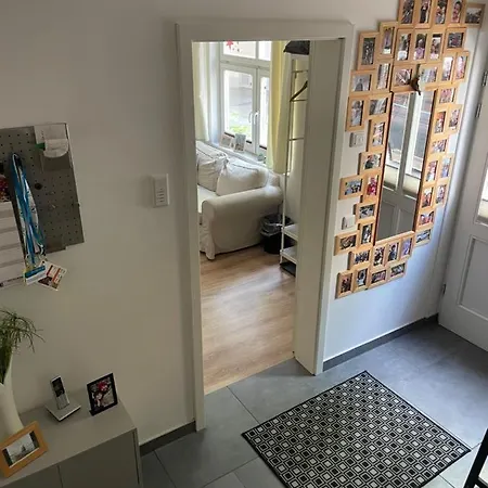 Apartment Charmantes Haeuschen Mit Gaestezimmer In *