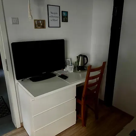 Appartement Charmantes Haeuschen Mit Gaestezimmer In *